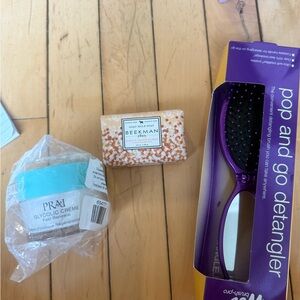 Purple Detangler Brush and Skincare Set